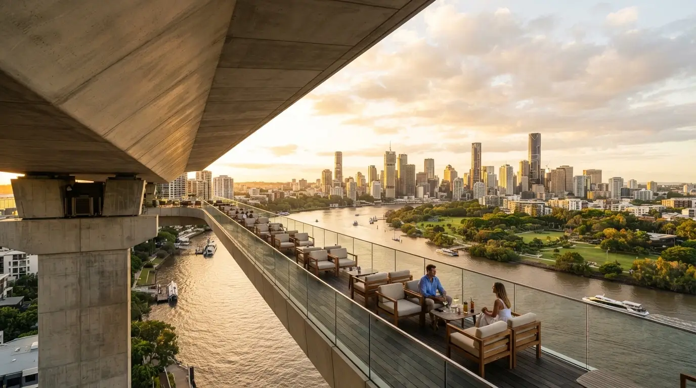 The 250-metre-long Sky Deck suspended 100 metres above the Brisbane River, with outdoor seating and panoramic city views